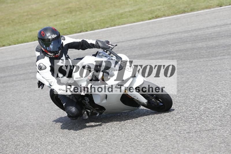 /27 12.06.2025 Ducati Schweiz Trackday Warmup  ADR/blau-bleu/41